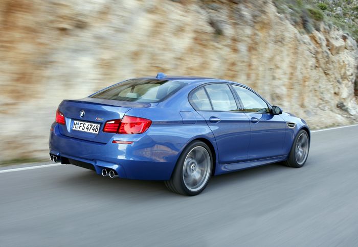 Το «τέρας» των 1.870 κιλών μπορεί να κινείται να στρίβει, να επιταχύνει και να φρενάρει σχεδόν σαν αμιγώς σπορ αυτοκίνητο.